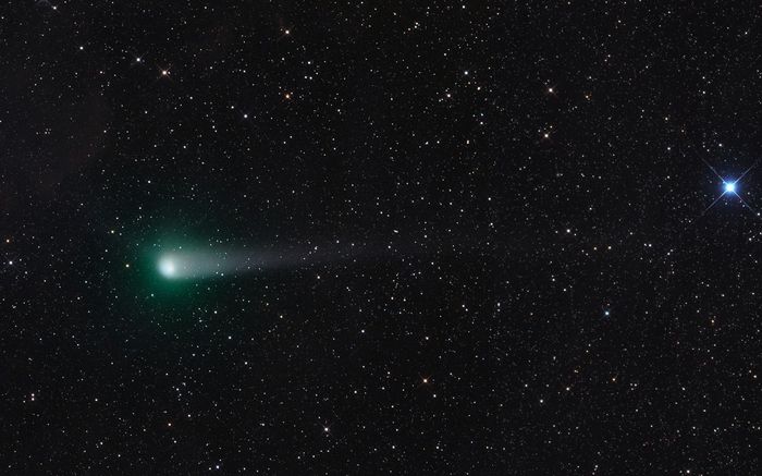 Комета  C/2017 T2 "Panstarrs"  в  созвездии  Змееносец. 